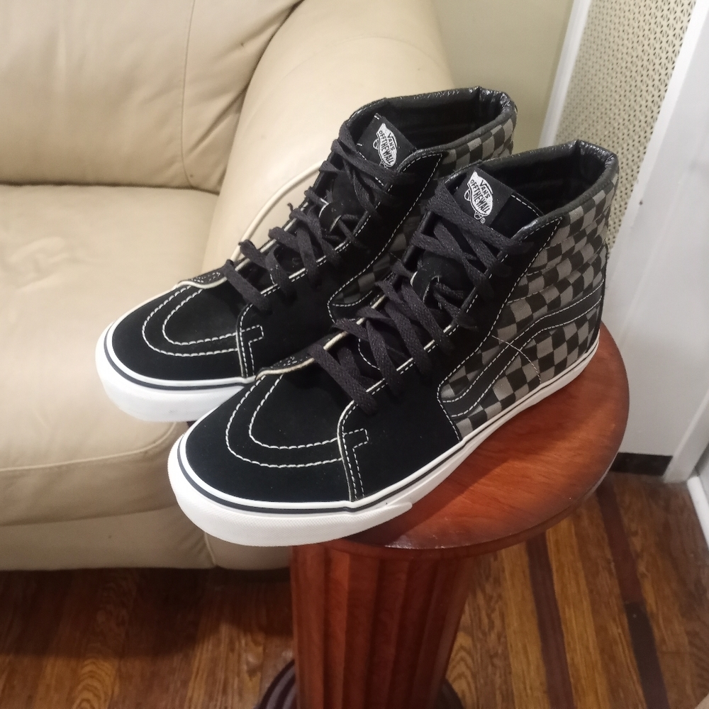 Vans - Picture 2 of 6